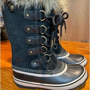 Sorel Joan of Arctic Boots. Size 6